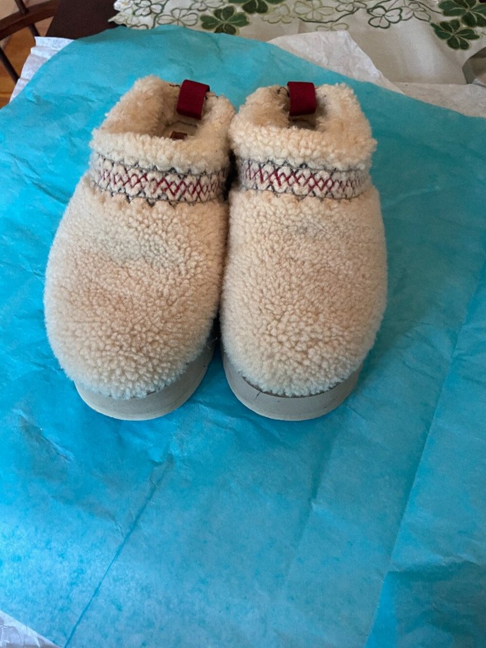 UGG slippers, size 7